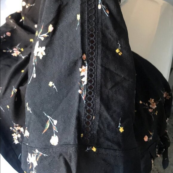 Buffalo xxLarge Women’s Black Floral  Tie Front Top - Picture 8 of 13